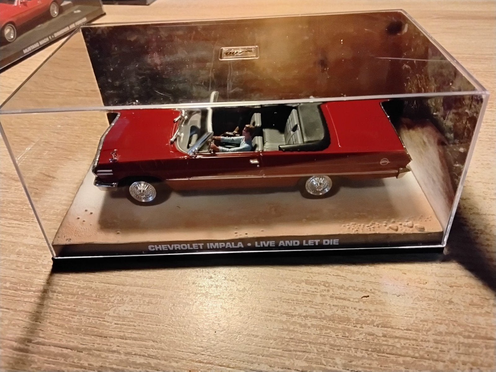 James Bond - Chevrolet Impala, Hobby en Vrije tijd, Modelauto's | 1:43, Ophalen of Verzenden