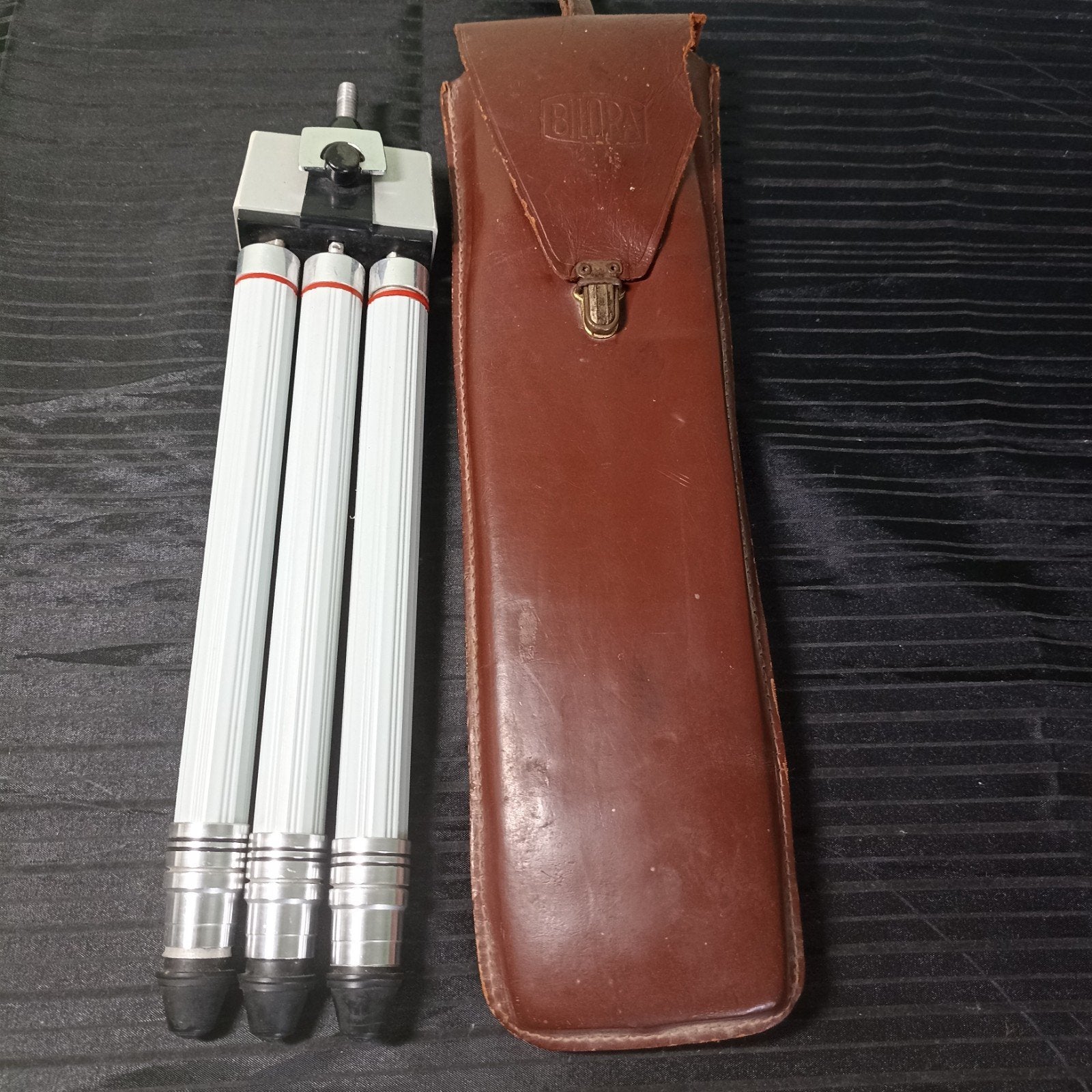 Support télescopique BILORA vintage avec étui en cuir d'orig, TV, Hi-fi & Vidéo, Envoi, Bilora