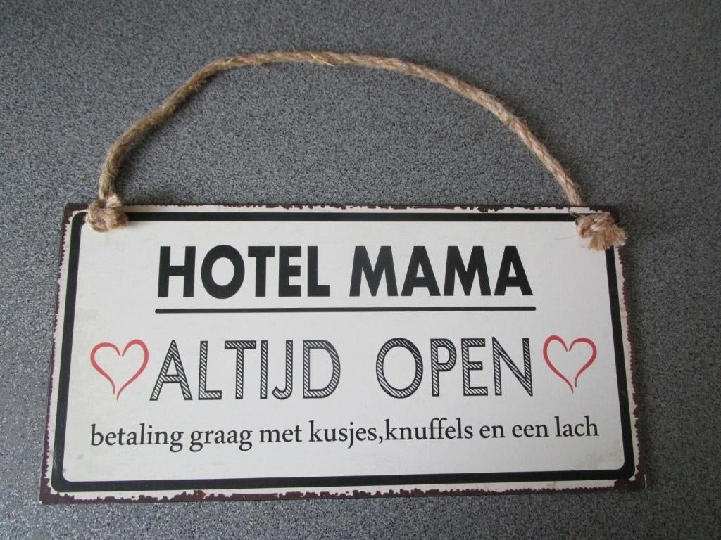 Metalen wandbord "Hotel Mama” 30x15cm, Ophalen of Verzenden, Zo goed als nieuw