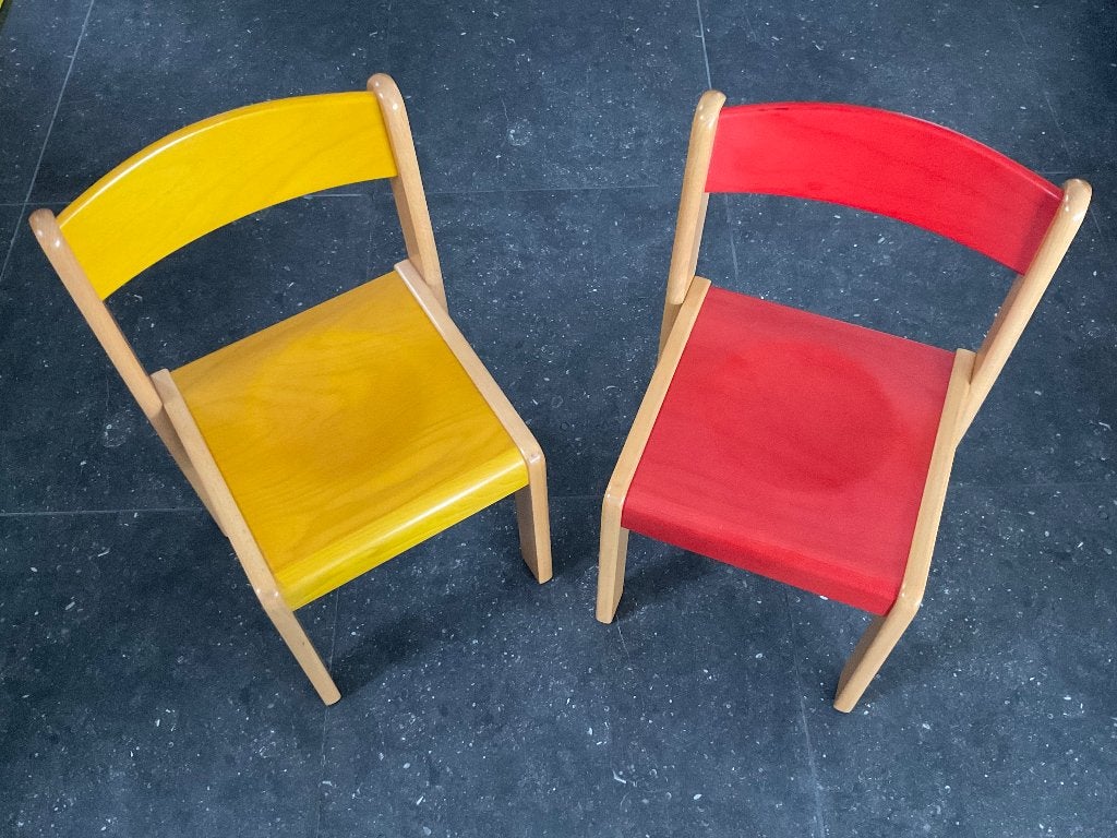 2 houten gekleurde kinderstoelen, Kinderen en Baby's, Ophalen, Zo goed als nieuw, Overige typen
