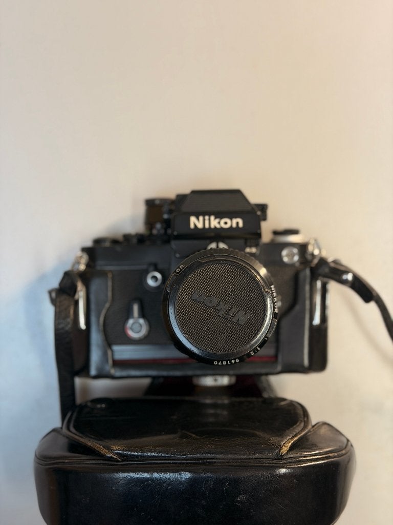 Nikon F2 Photomic AS zwart + Nikkor 35mm f/2 + leren hoesje, Audio, Tv en Foto, Fotocamera's Digitaal, Ophalen, Gebruikt, Spiegelreflex