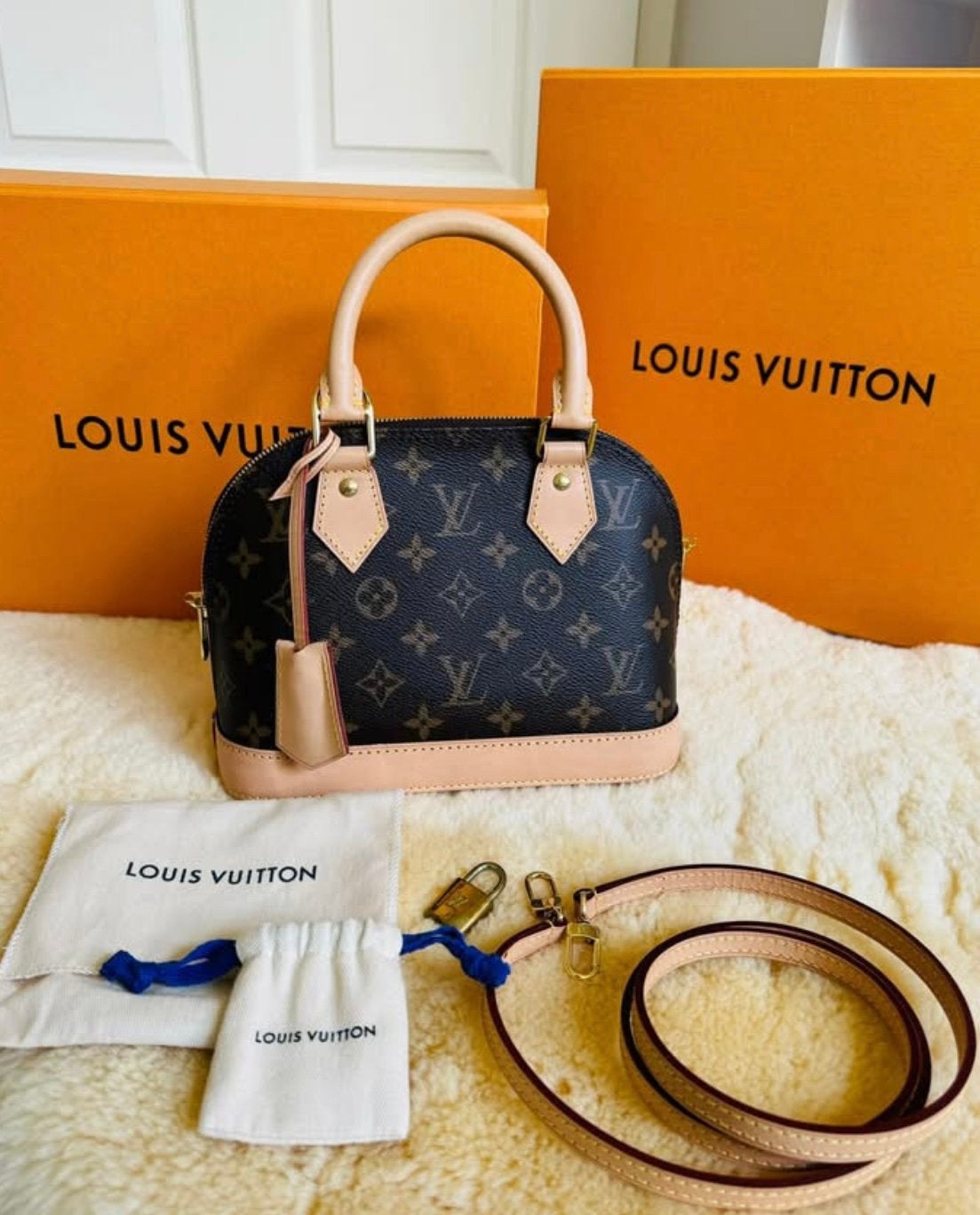 Louis Vuitton - Alma Bb comme neuf, Handtassen en Accessoires, Ophalen of Verzenden, Nieuw, Handtas