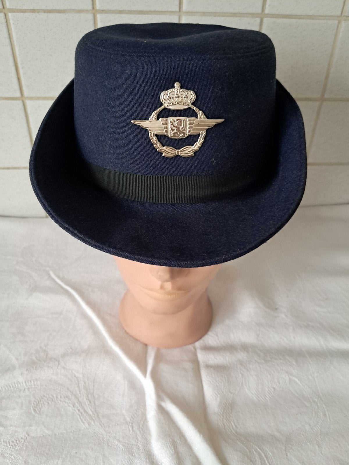 coiffe feminine de sous officier de la force aérienne belge, Collections, Enlèvement ou Envoi, Armée de l'air, Casque ou Béret