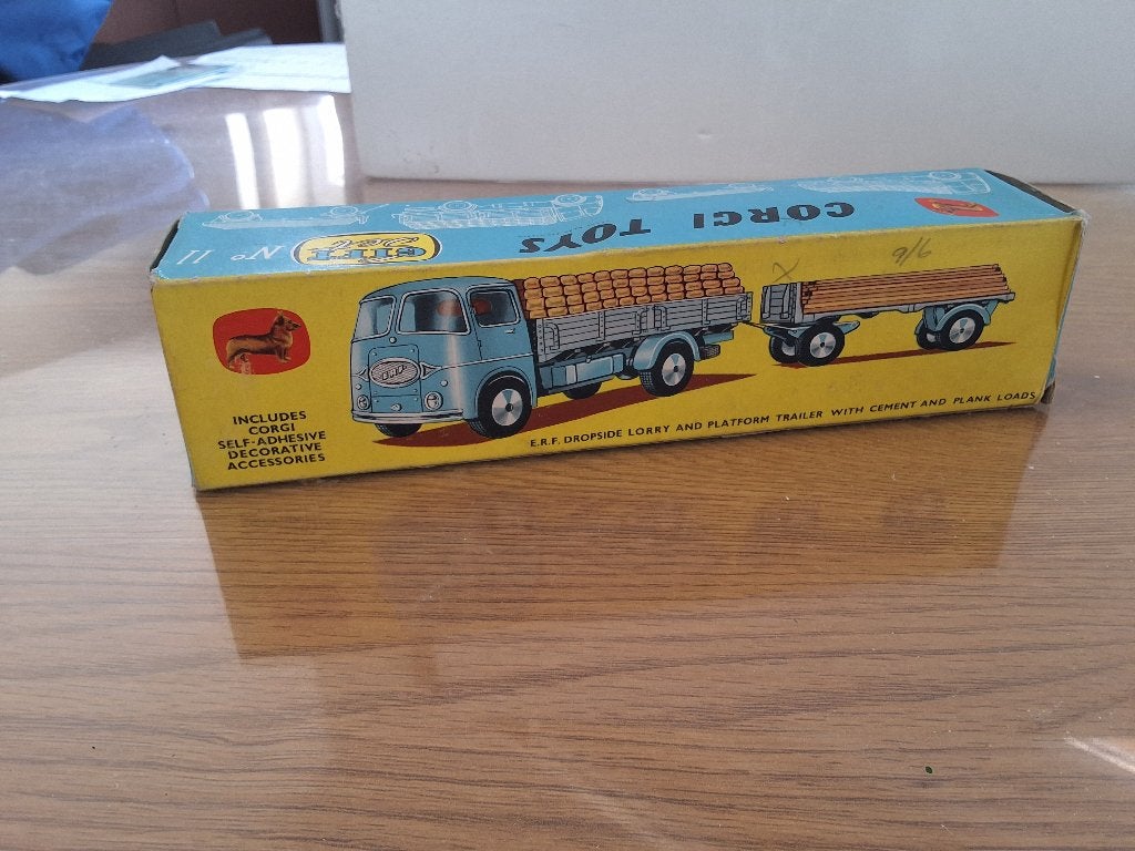 Coffret cadeau Corgi-Toys n 11 E.R.F truck, Enlèvement ou Envoi, Comme neuf, Bus ou Camion, Corgi