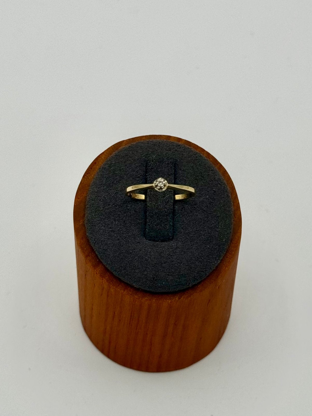 14K Gouden Ring met Diamantje 16,5mm, Enlèvement ou Envoi, Or, Plus petit que 17, Comme neuf