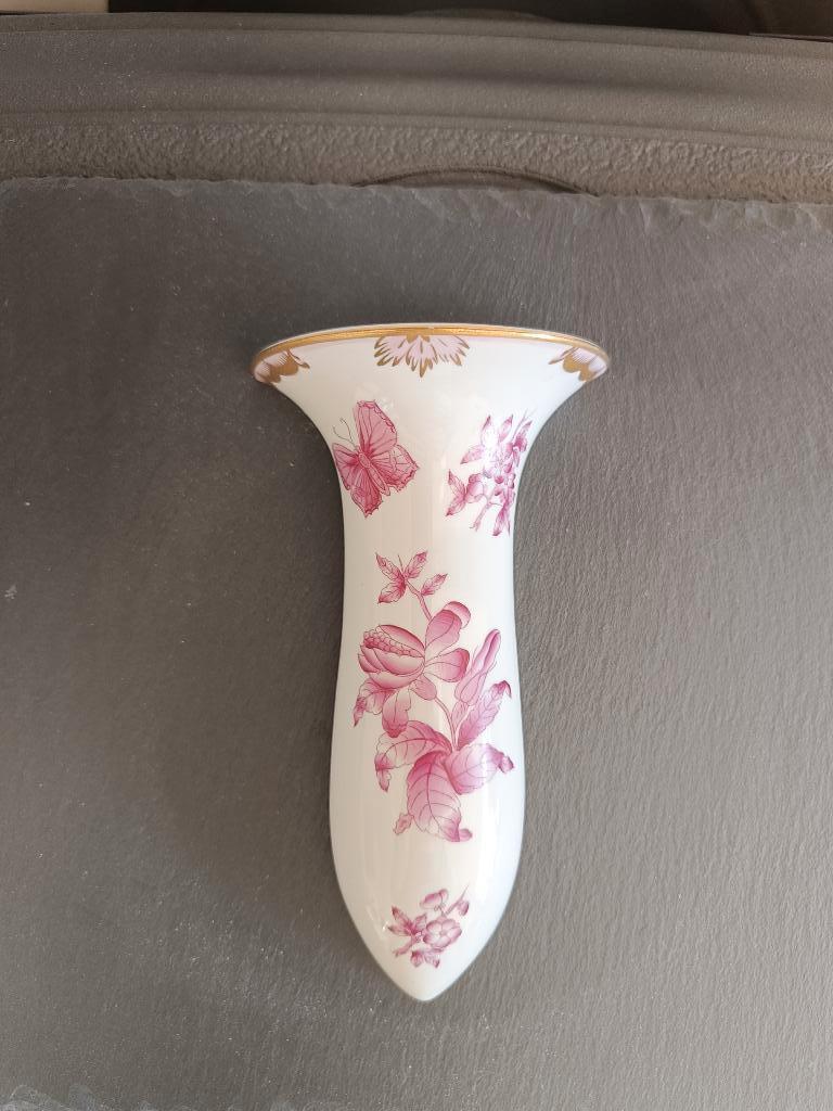 Herend porseleinen wandvaasje. Met roze vlinder en bloemen., Ophalen of Verzenden