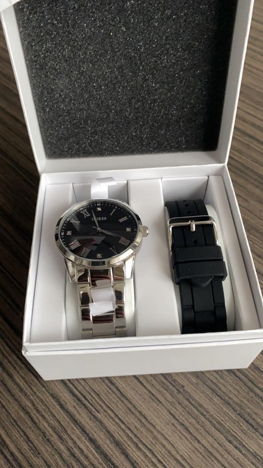 Montre GUESS homme argentée – Coffret avec 2 bracelets, Bijoux, Sacs & Beauté, Enlèvement ou Envoi, Guess, Acier, Acier
