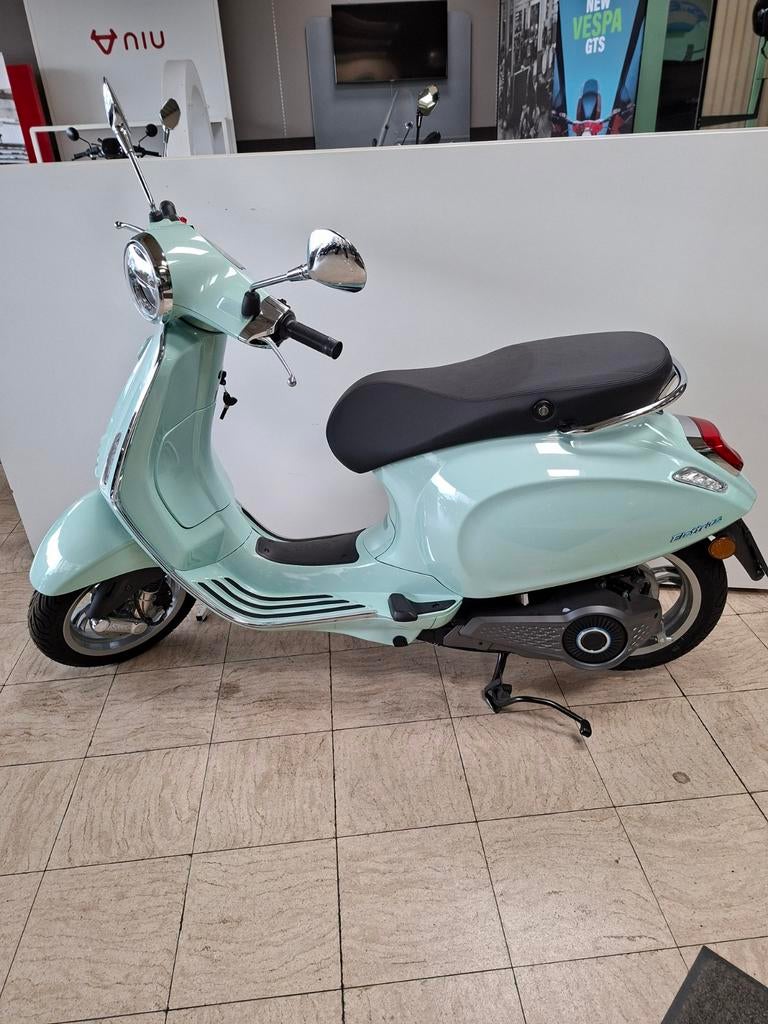 Nieuwe vespa eletrica, Ophalen