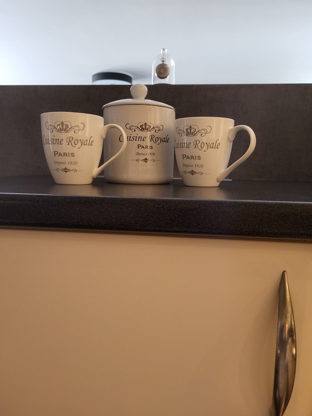 Pot en 2 tassen, Ophalen
