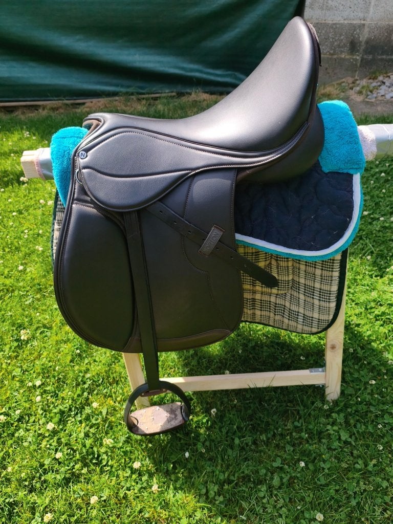 Selle Norton, Animaux & Accessoires, Chevaux & Poneys | Selles, Étriers inclus, L (17.5 pouces), Moyen, Enlèvement