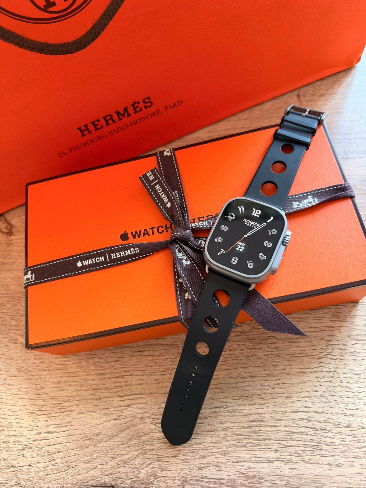 Apple Watch Ultra Hermès 49 mm – Bracelet Hermès noir, Enlèvement ou Envoi, Comme neuf