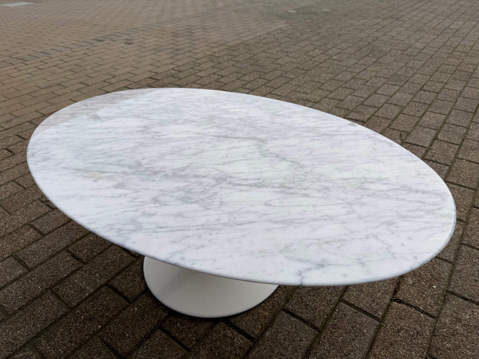 Table basse ovale Original Knoll Tulip Eero Saarinen Carrara, Maison & Meubles, Canapés | Repose-pieds & Poufs, Enlèvement ou Envoi