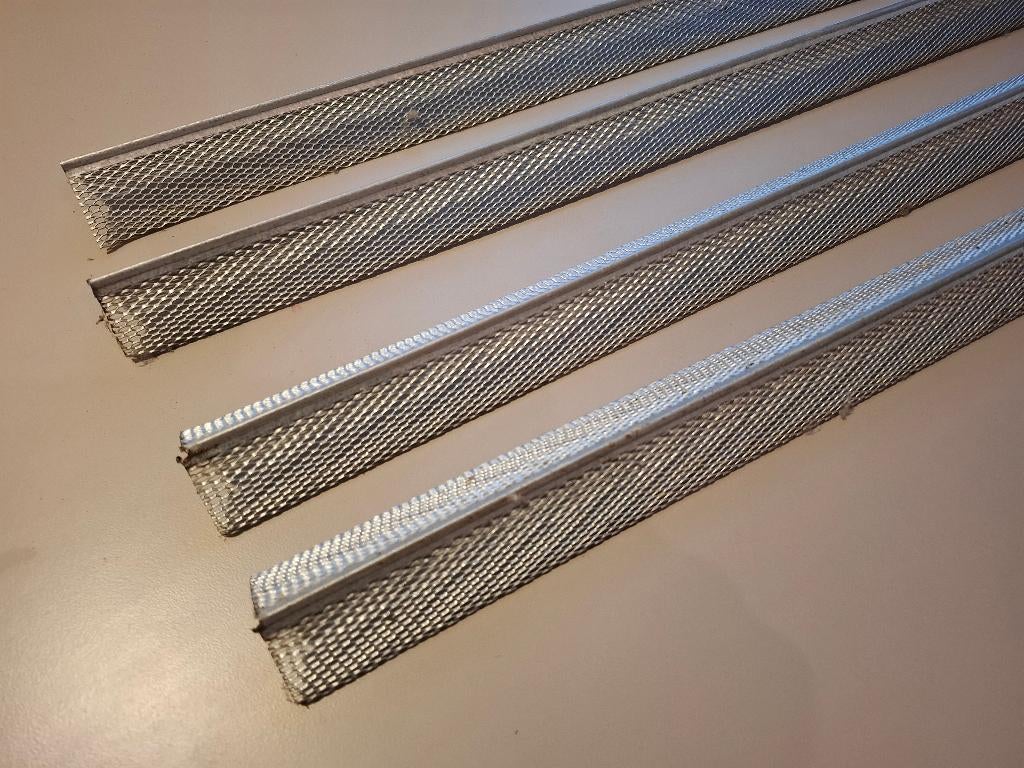 4 Aluminium  hoekprofielen voor bepleistering (uit inboedel), Ophalen