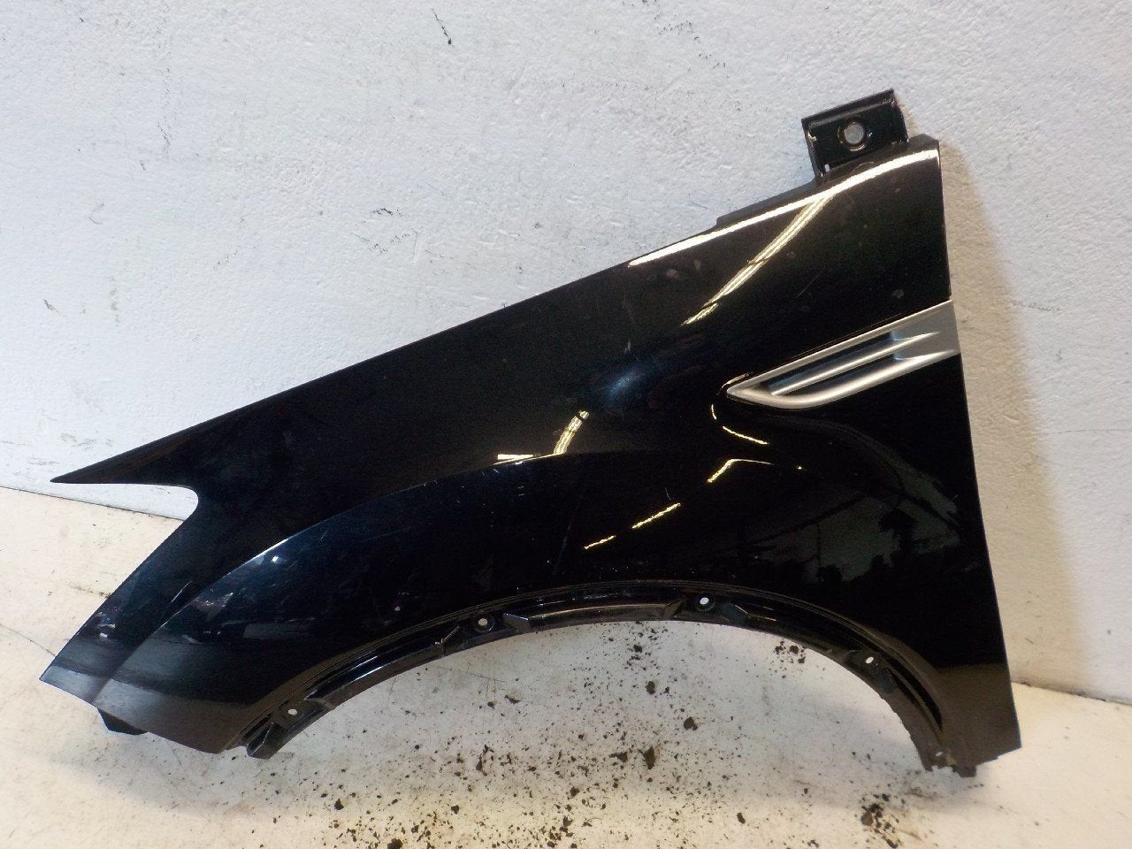 Spatbord links voor Ford Kuga, Onderdelen@venauto.nl, Van der Ven Autorecycling B.V., Gebruikt, Ettenseweg 76, 4706 PB Roosendaal, The Netherlands