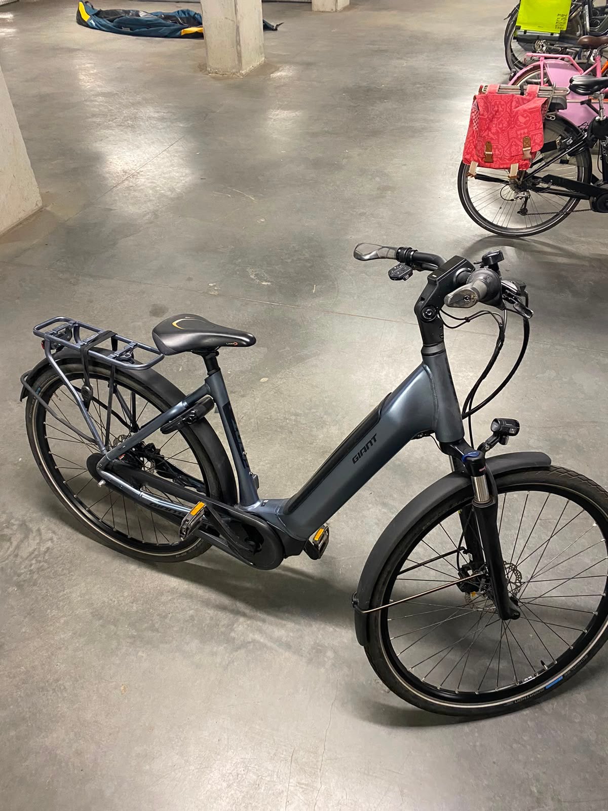 Elektrische fiets met maar 2400 km, Fietsen en Brommers, Ophalen, Zo goed als nieuw, Giant