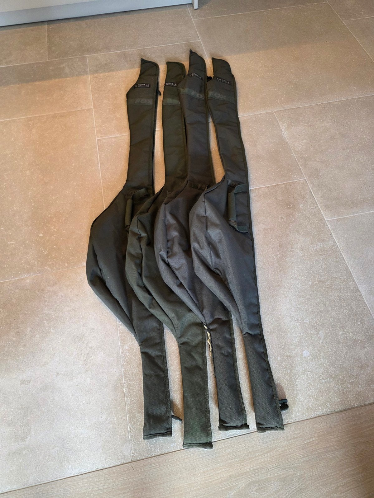 Foudralen en sleeves., Ophalen
