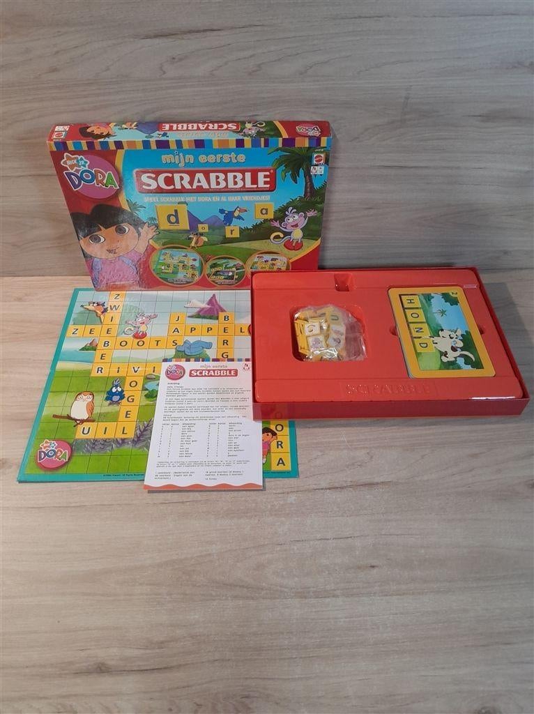 Mijn eerste Scrabble Dora - s6227, Hobby en Vrije tijd, Gezelschapsspellen | Bordspellen, Verzenden, Zo goed als nieuw