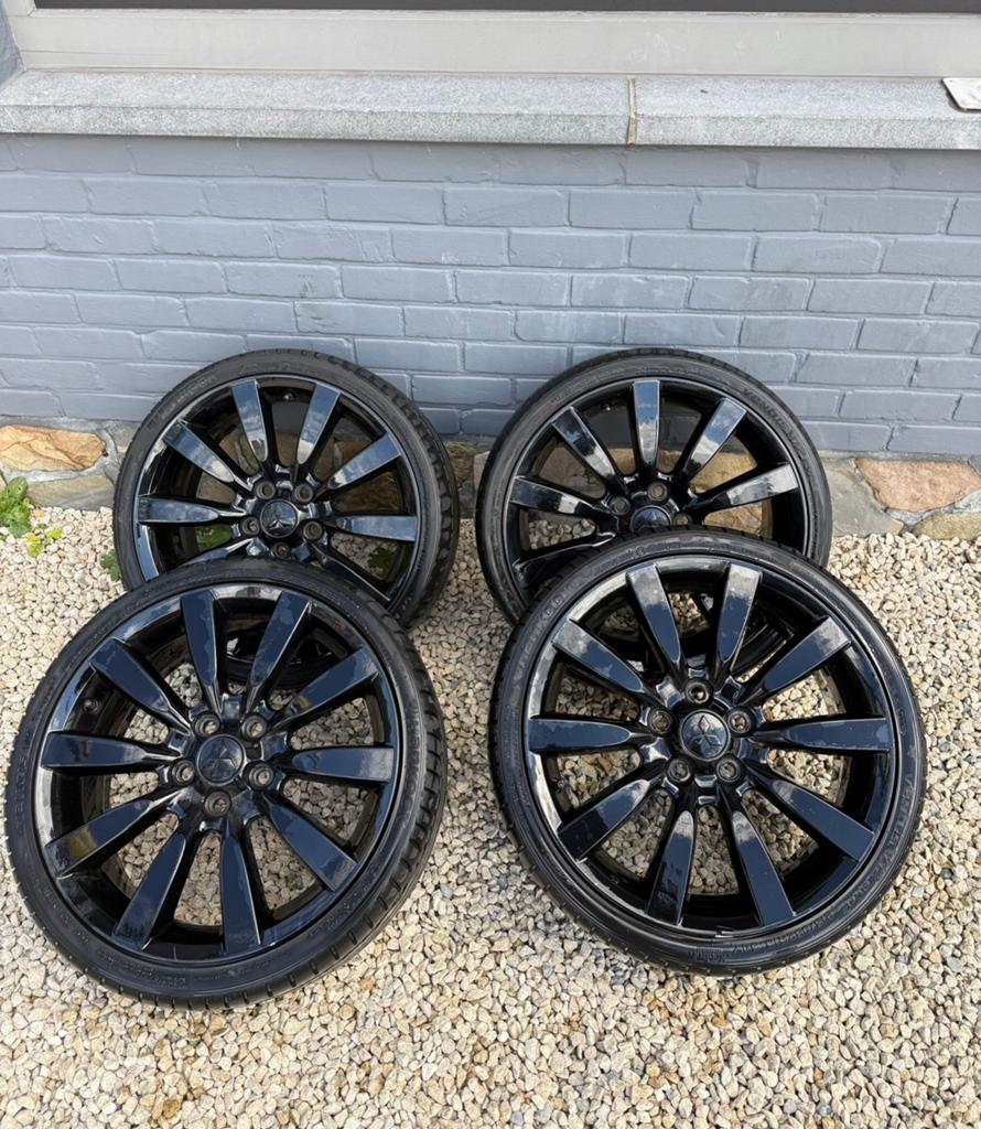 Mitsubishi Lancer Evo 18” zwarte velgen + Hankook banden, Ophalen of Verzenden, 18 inch, Personenwagen, Band(en)