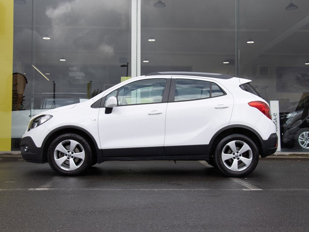 Opel Mokka Enjoy 1.6 MT5 116PK|AIRCO|NAVIGATIE|SENSOREN, Auto's, 116 pk, Wit, 5 deurs, SUV of Terreinwagen