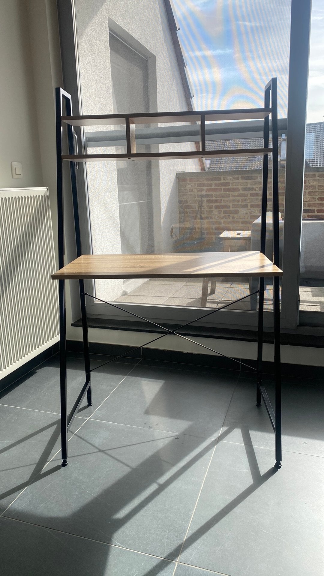 Bureau met houten blad en vakjes, Ophalen, Zo goed als nieuw