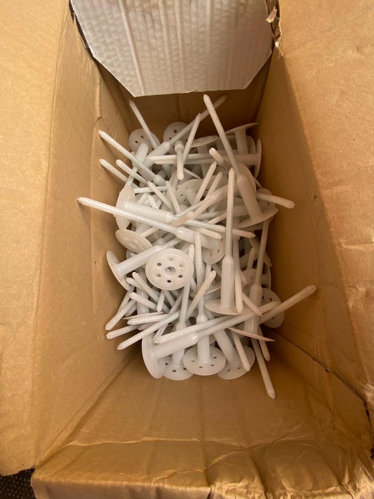 Isolatie pluggen 1000 stuks 1 kopen 1 gratis, Doe-het-zelf en Bouw, IJzerwaren en Bevestigingsmiddelen, Ophalen of Verzenden, Zo goed als nieuw