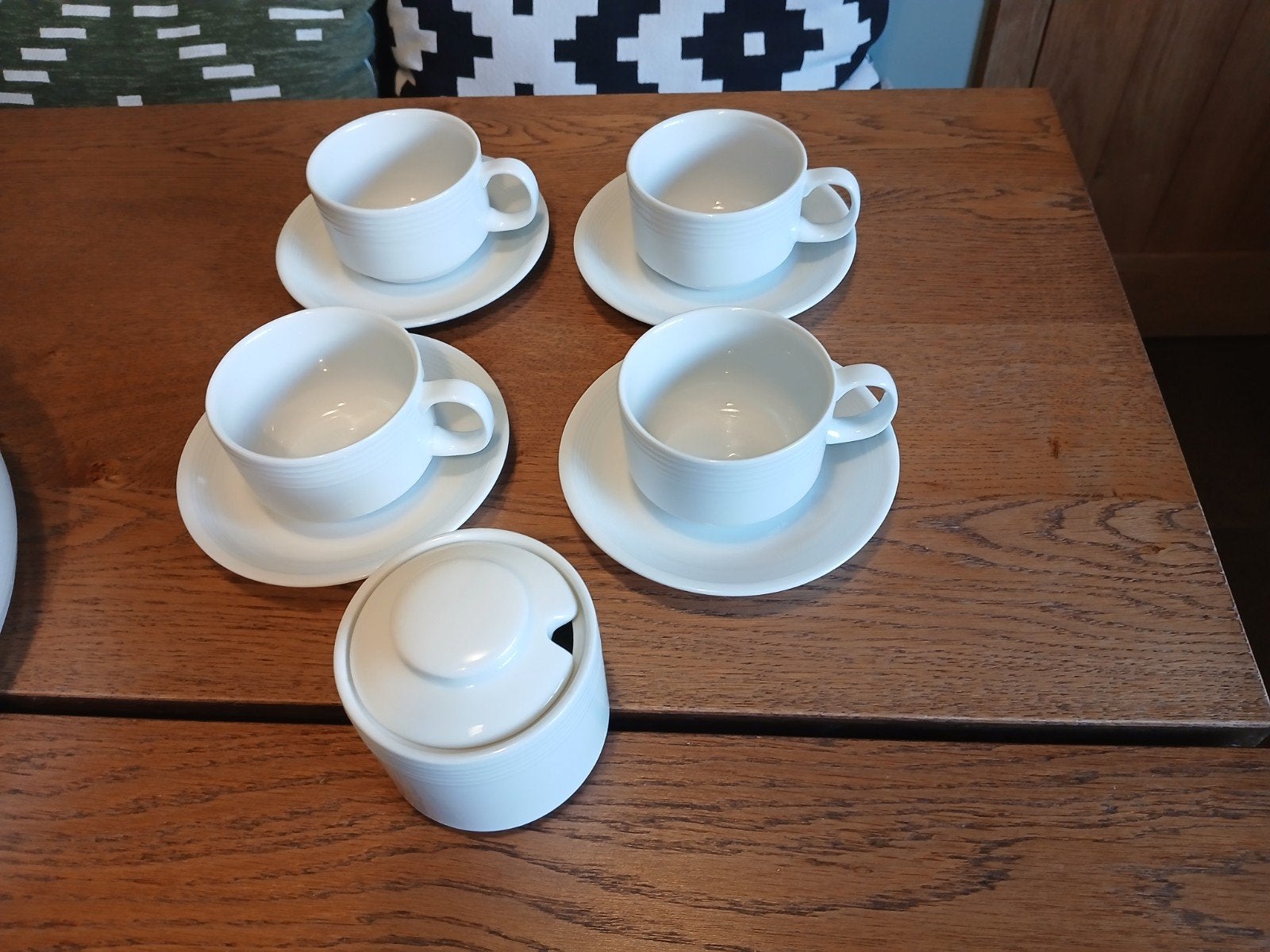 setje van 4 tassen en onderbordjes met suikerpot, Ophalen, Zo goed als nieuw, Keramiek