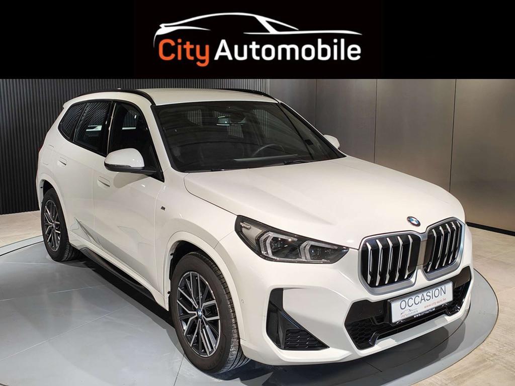 BMW X1 X1 sDrive18d PACK M CAMERA GPS CARPLAY (bj 2025), Auto's, 4 cilinders, Alcantara, Wit, Lichtsensor