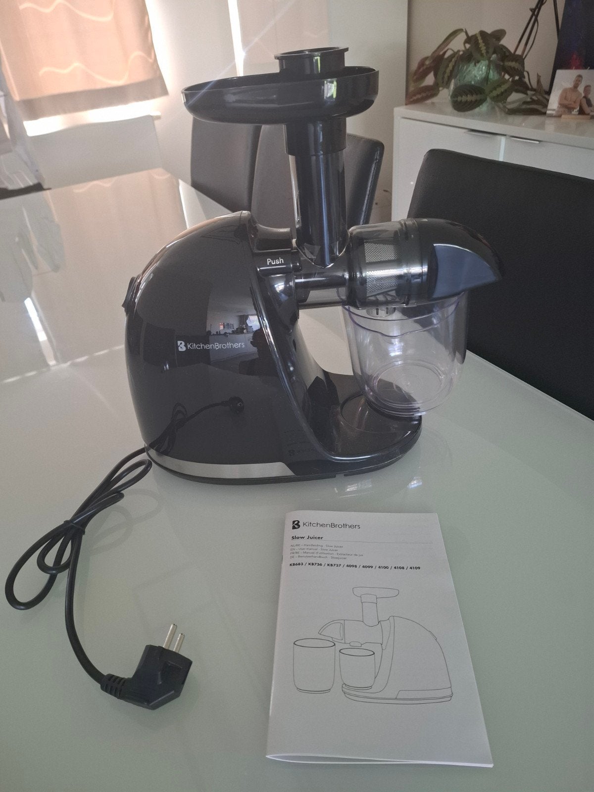 Kitchen Brothers Slow Juicer, Ophalen