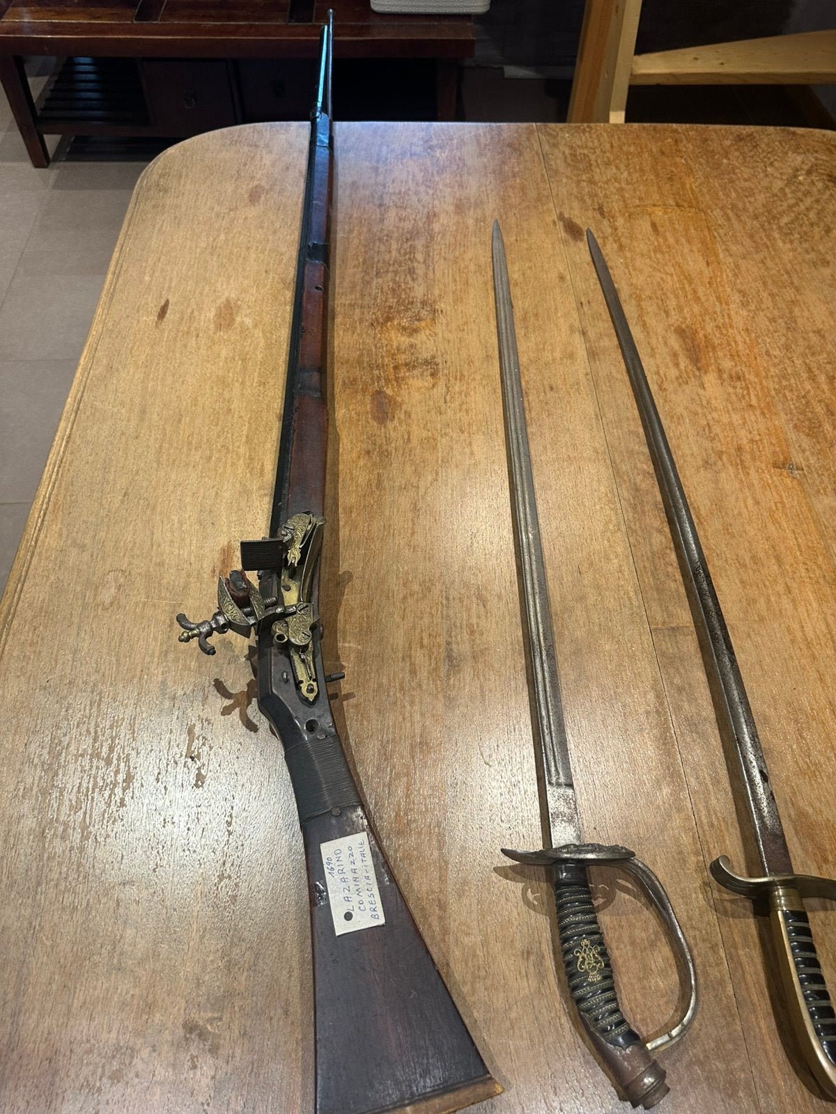 Fusil à poudre long noir ancien avec silex, chargeu frontal., Collections, Enlèvement ou Envoi, Autres, Autres types
