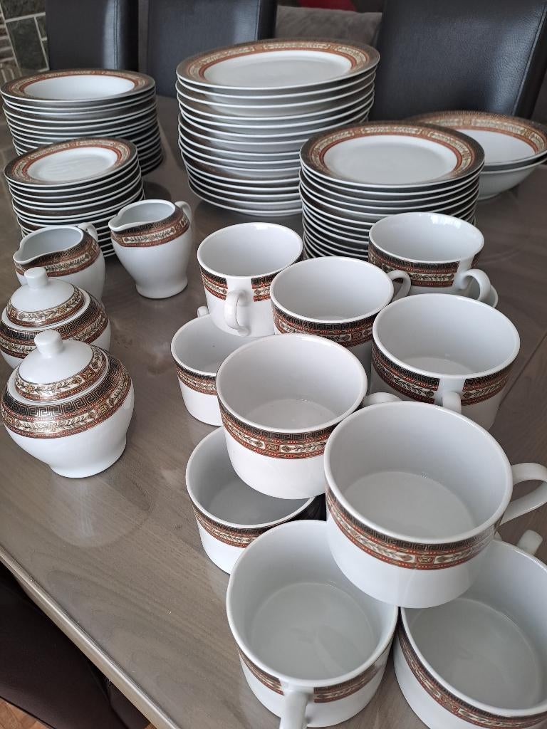 Servies, Huis en Inrichting, Ophalen, Zo goed als nieuw, Overige stijlen, Compleet servies