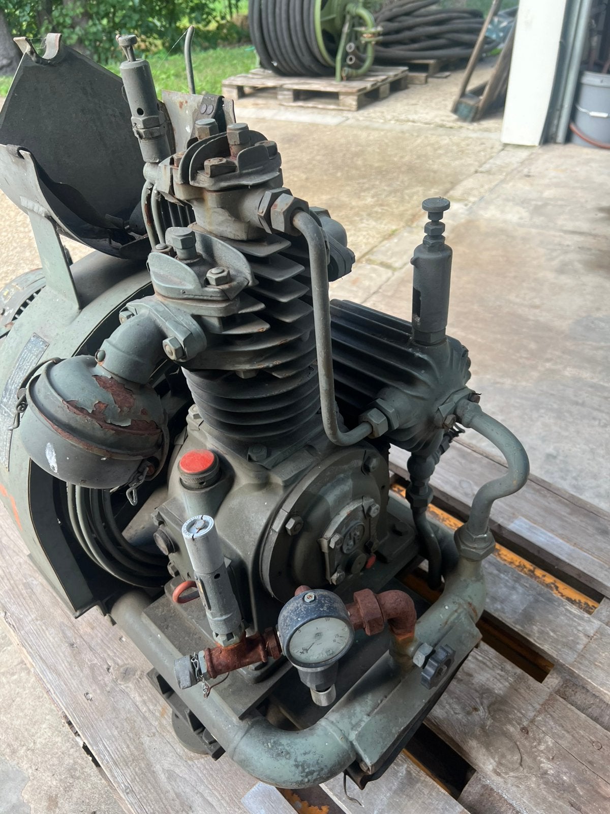 Oude lerger compressor 380 v., Articles professionnels, Machines & Construction | Pompes & Compresseurs, Enlèvement