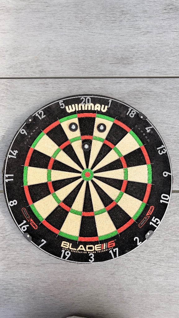 WINMAU - Blade 6 Triple Core Dartbord, Sport en Fitness, Darts, Ophalen, Gebruikt, Dartbord