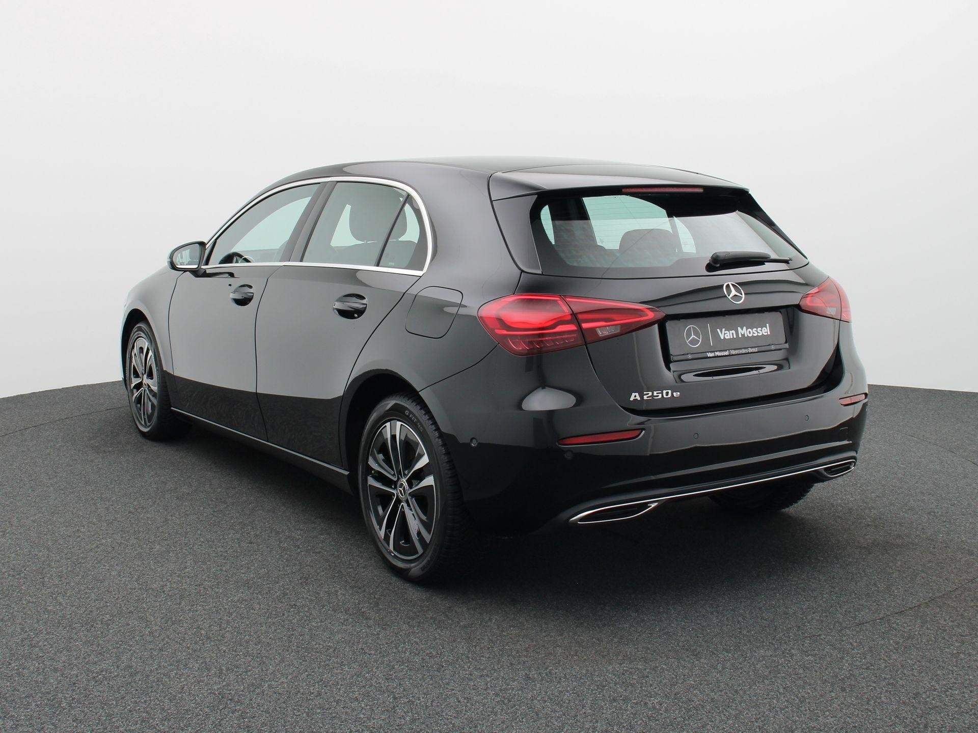 Mercedes-Benz A 250 e Business Solution + CARPLAY + LED + CA, Auto's, Mercedes-Benz, Gebruikt, Leder en Stof, Zwart, Bedrijf
