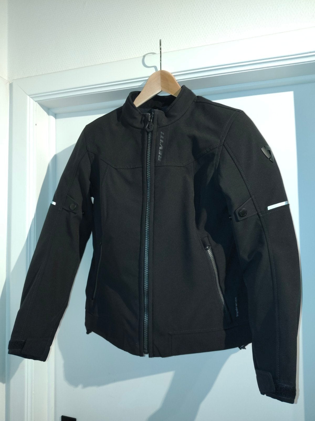 Motorvest Rev'it 
Maat 38 vrouw
3x gedragen
Met rubbeschermi, Ophalen, Jas | textiel, Nieuw zonder kaartje, Dames