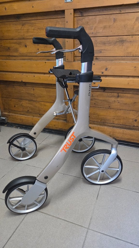 Rollator TRUST Care ( als nieuw ), Divers, Enlèvement, Poids léger, Comme neuf