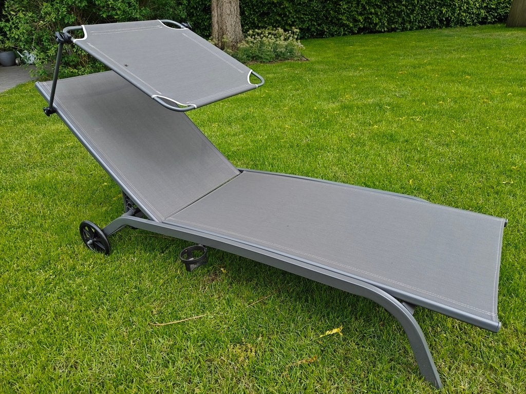 Ligbed met zonnedak, Tuin en Terras, Ligbedden, Ophalen, Zo goed als nieuw, Metaal, Verstelbaar