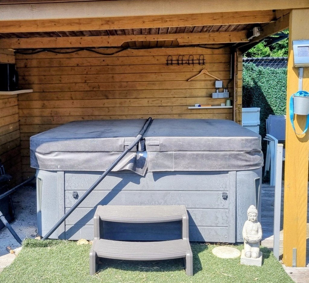 jaccuzi 4 tot 6 personen, Ophalen, Gebruikt, Filter, Vast