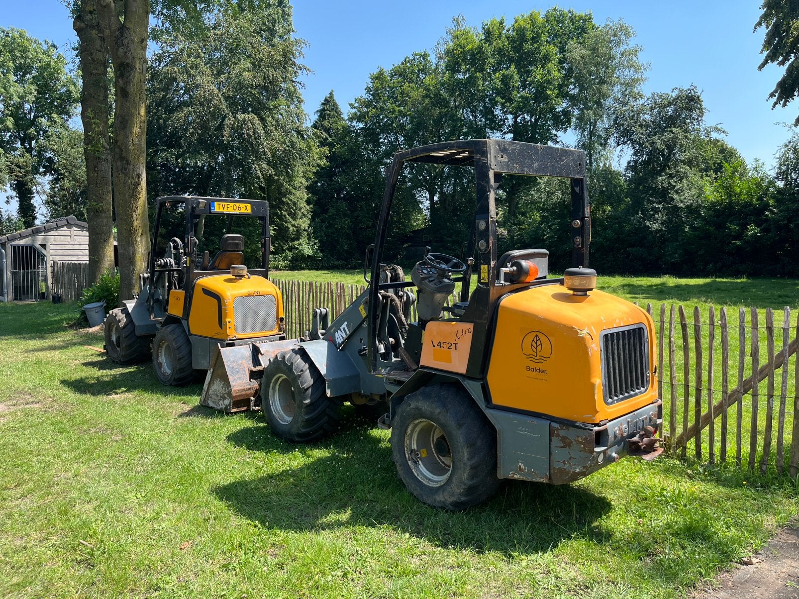 2x giant 452 kniklader wiellader, Enlèvement ou Envoi, Chargeuse sur pneus ou Chouleur