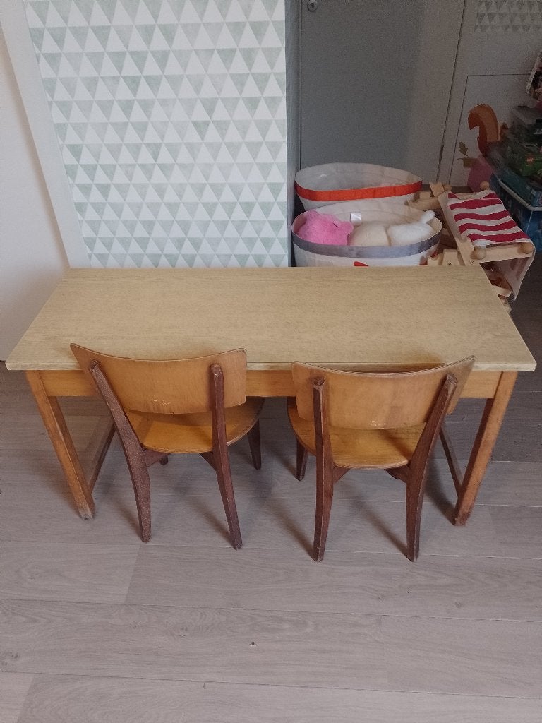 Oude kleutertafel met stoelen, Kinderen en Baby's, Kinderkamer | Tafels en Stoelen, Ophalen, Gebruikt, Tafel(s) en Stoel(en)