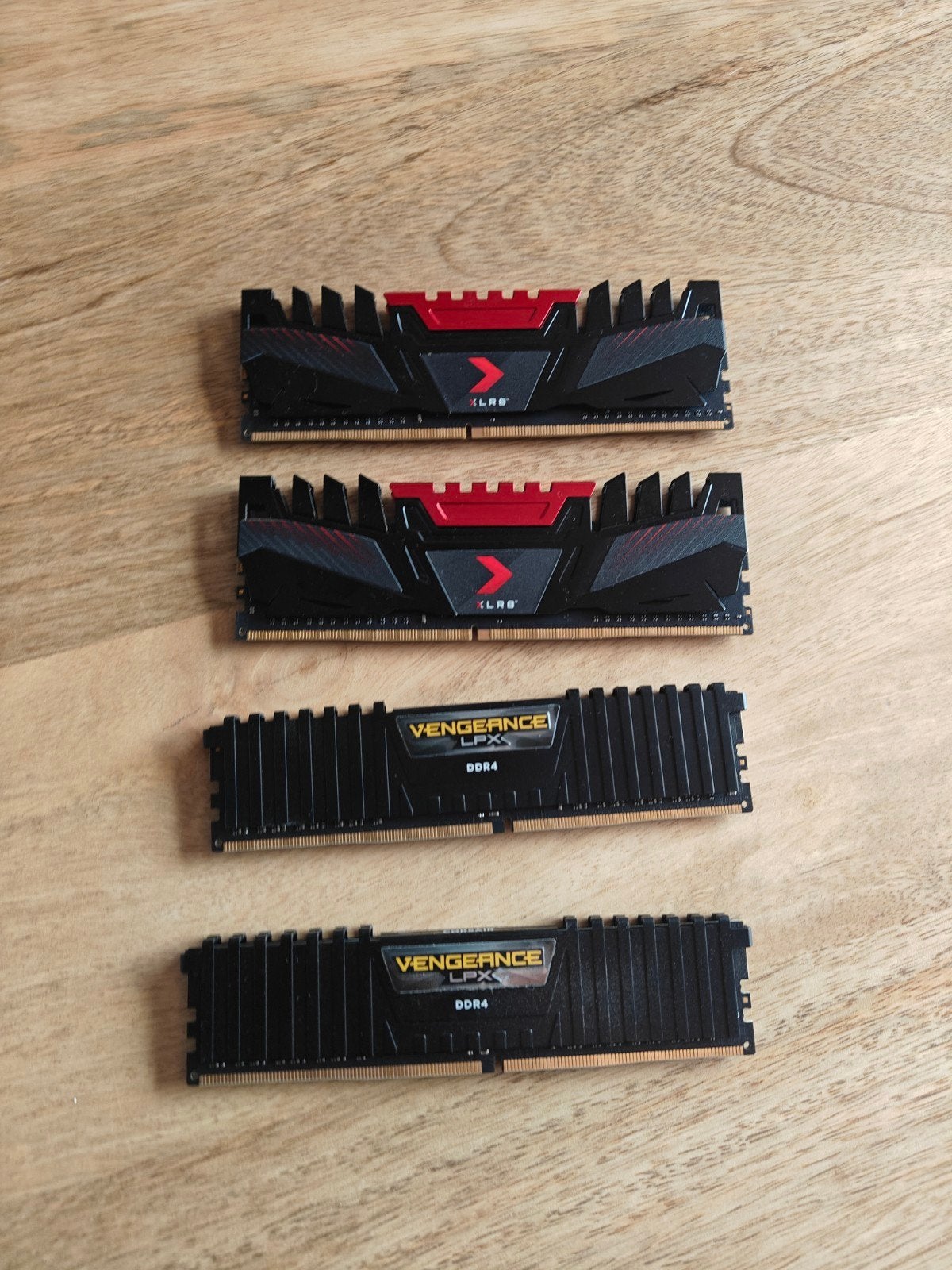 32 Gb DDR4 RAM. 4 x 8 gb, Computers en Software, Ophalen, DDR4, 32 GB
