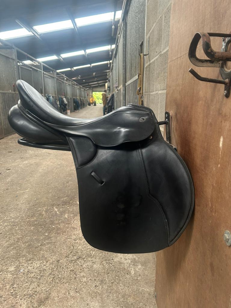 Kieffer Europe CT veelzijdigheidszadel – 18 inch, Animaux & Accessoires, Chevaux & Poneys | Selles, Enlèvement ou Envoi, Comme neuf