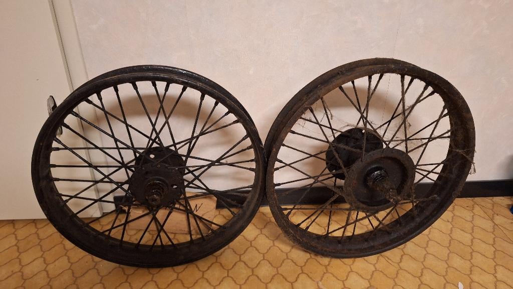 2 oldtimer motowielen, Particulier, Achat