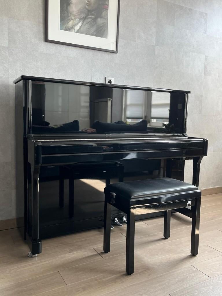 klassieke buffetpiano met optie stil spelen (hoofdtelefoon), Muziek en Instrumenten, Piano's, Zo goed als nieuw, Piano, Zwart