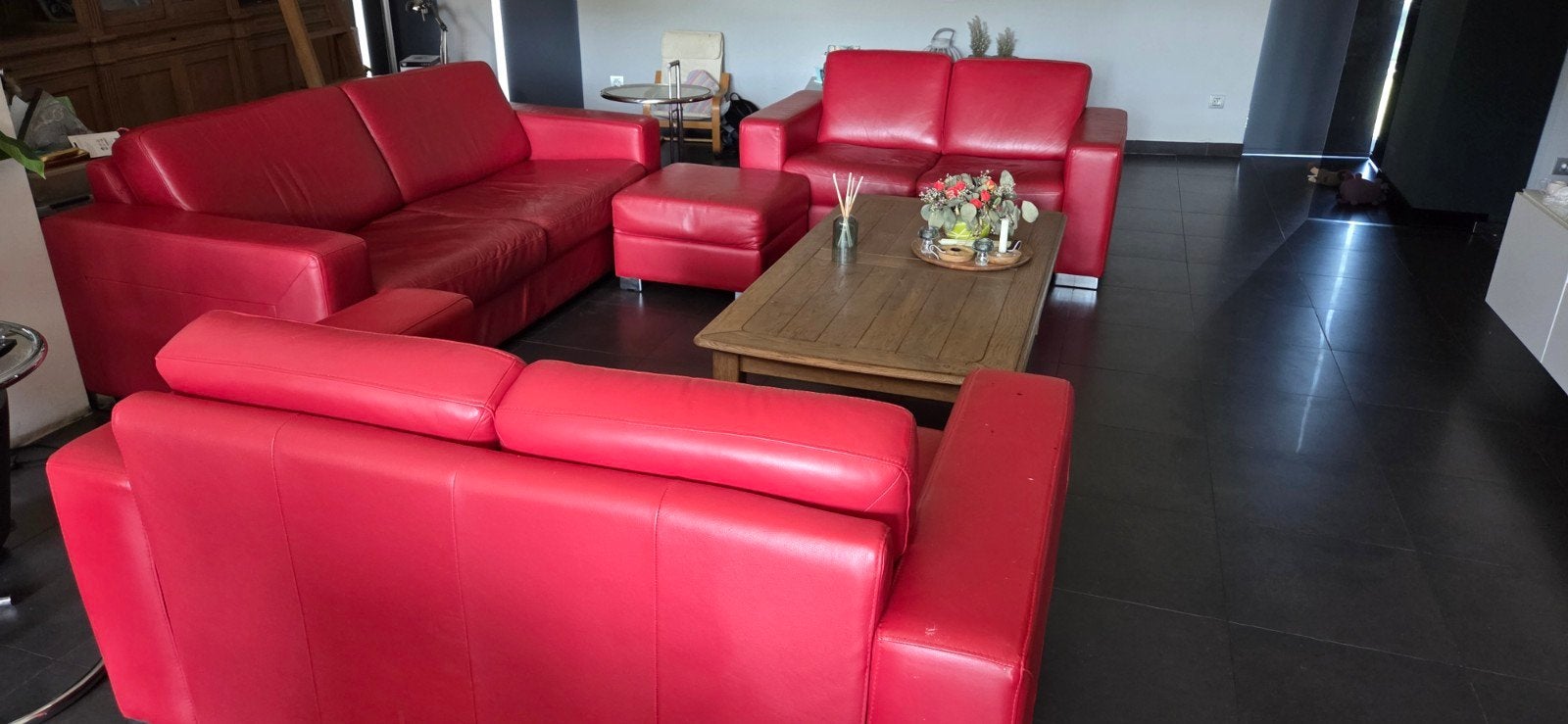 Lederen salon, Ophalen, Leer