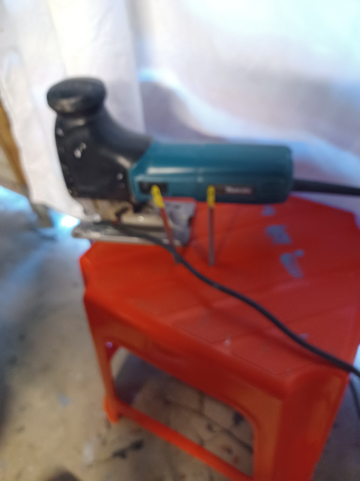 Decoupeerzaag Makita 720watt regelbare snelheid 3 zaagbladen, Enlèvement, Scie sauteuse