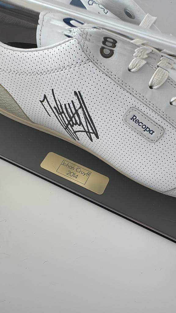 Gesigneerde sneakers Johan Cruyff, Verzamelen, Ophalen of Verzenden, Nieuw, Overige typen