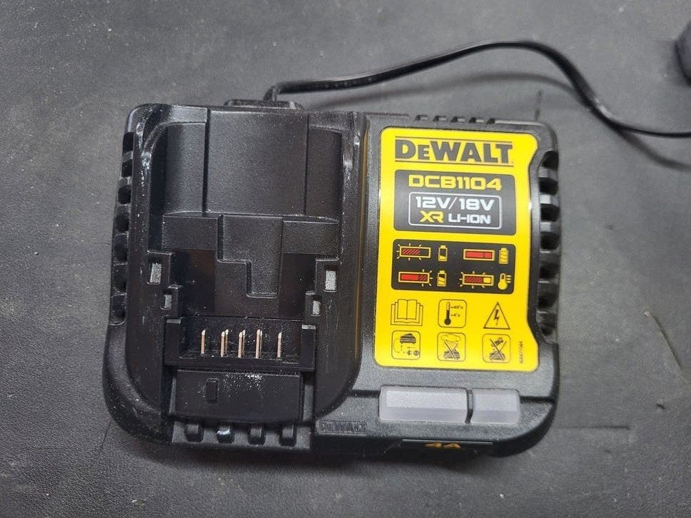dewalt batterij lader, Doe-het-zelf en Bouw, Ophalen, Zo goed als nieuw