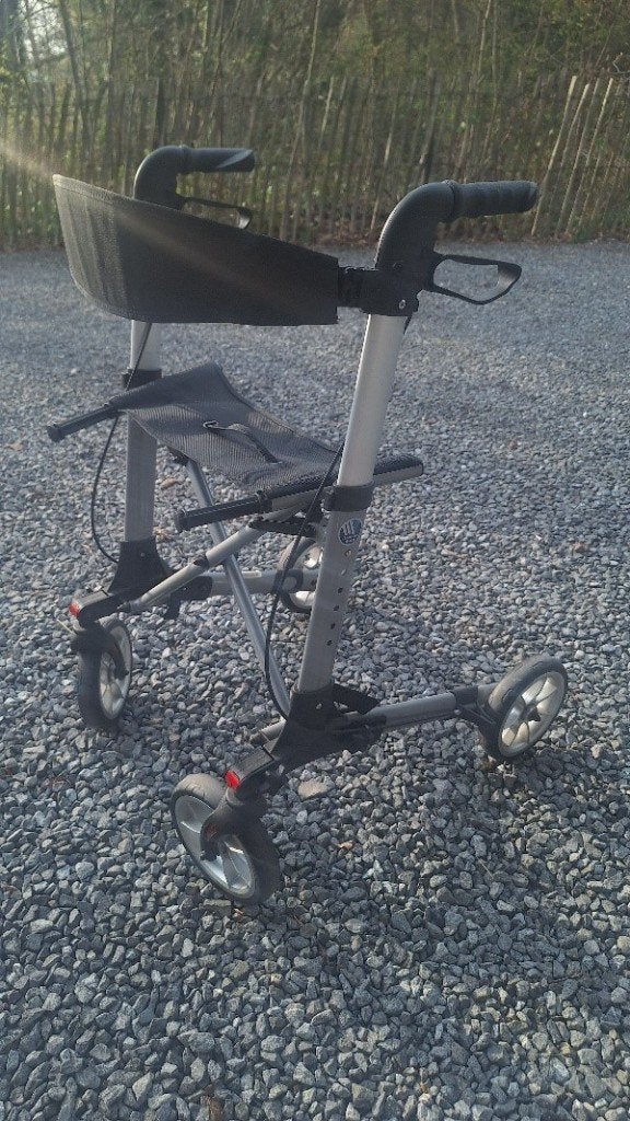 Rollator Vermeiren Quadri-Light, Divers, Déambulateurs, Enlèvement, Pliable, Comme neuf
