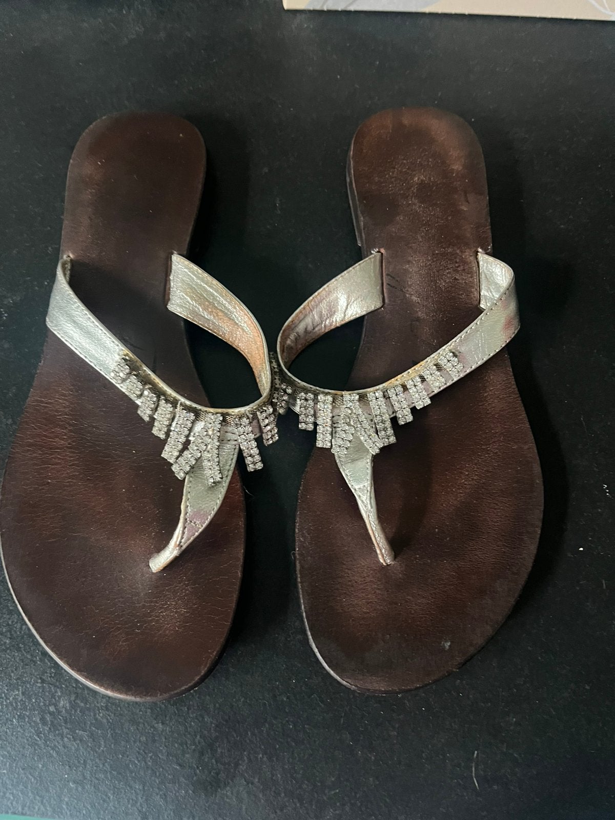 Teenslippers met steentjes, Ophalen, Gedragen, Slippers