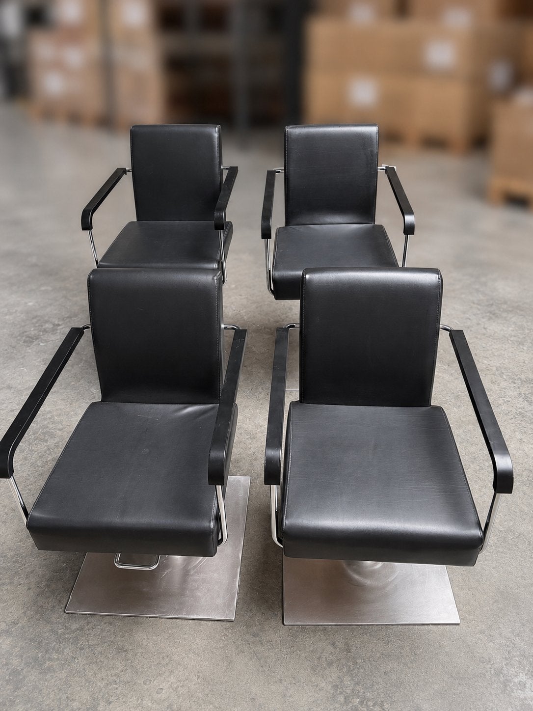 4 Professionele kappersstoelen – Hydraulisch – Zwart, Ophalen, Gebruikt, Meubilair